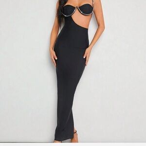 Black maxi bodycon dress #bodycon
Original price-$27
#nightout
Only worn once